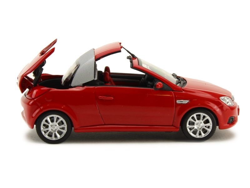 41215 Opel Tigra Twin Top 2004
