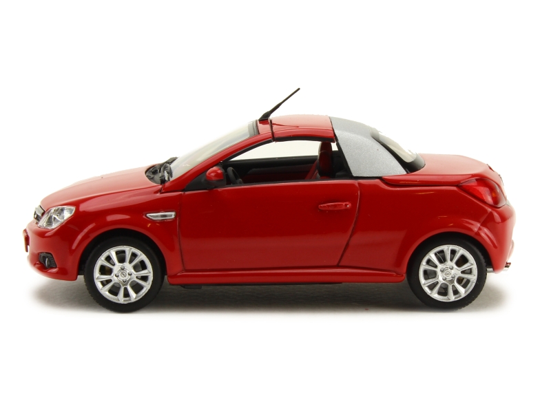 41215 Opel Tigra Twin Top 2004