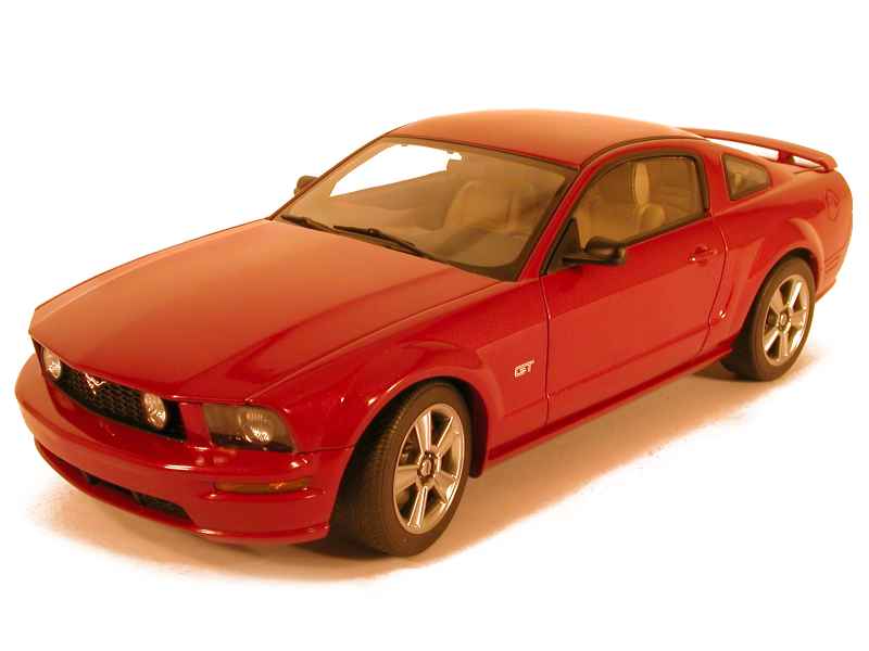 42978 Ford Mustang GT 2005