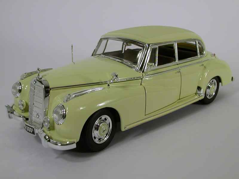 42979 Mercedes 300C Limousine 1955