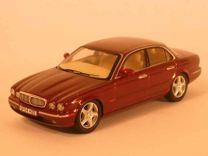 Jaguar XJR 1:43, grün, LLEDO, Vanguards (Gebraucht) in Strengelbach für