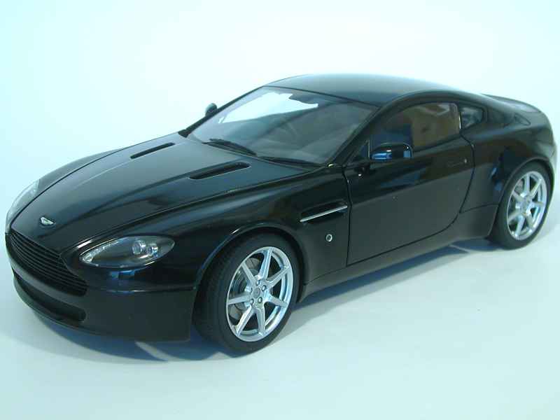 47448 Aston Martin V8 Vantage 2004