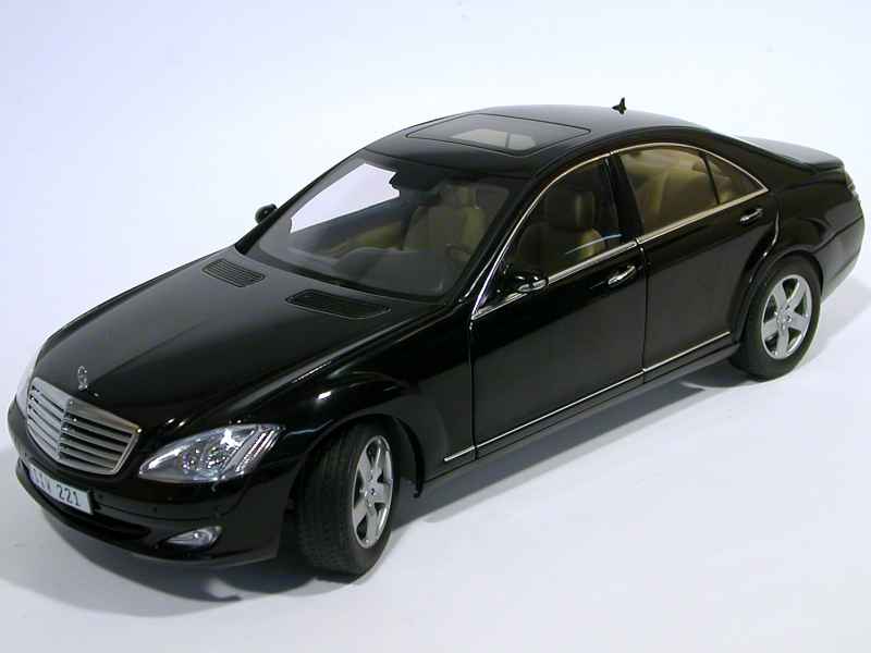 48571 Mercedes S Class/ W221 2005