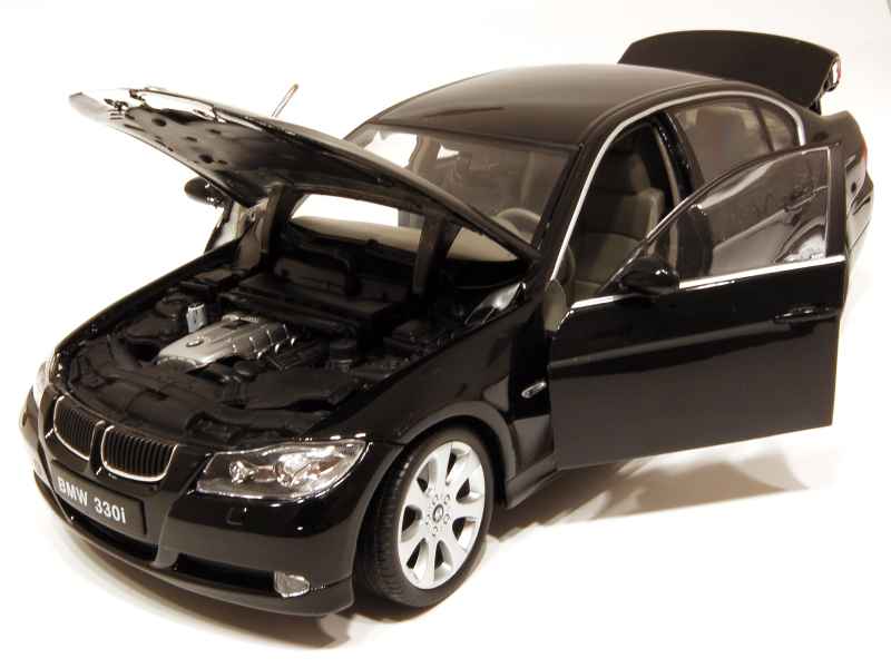 50556 BMW 330i/ E90 2005