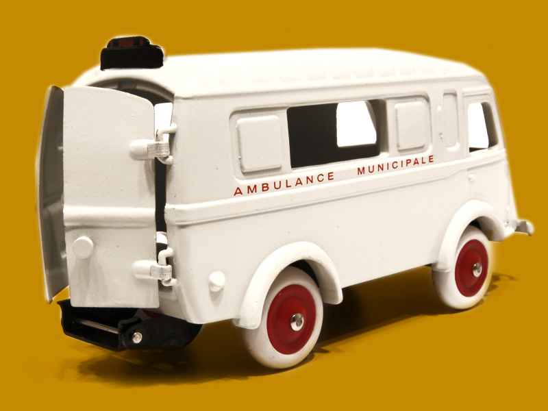 52139 Renault 1000 KG Ambulance