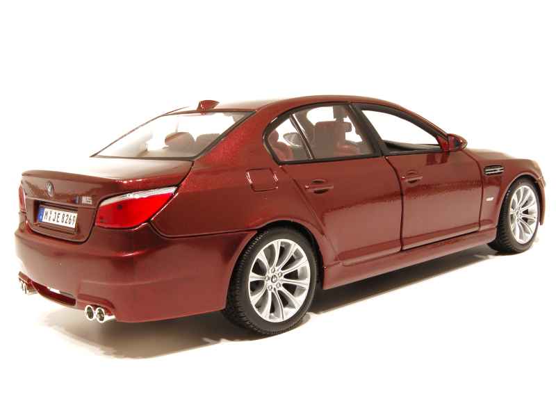 54111 BMW M5/ E60 2004
