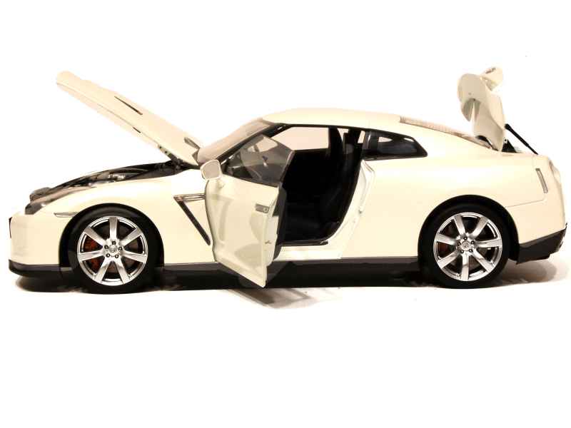 57904 Nissan GT-R R35 2008