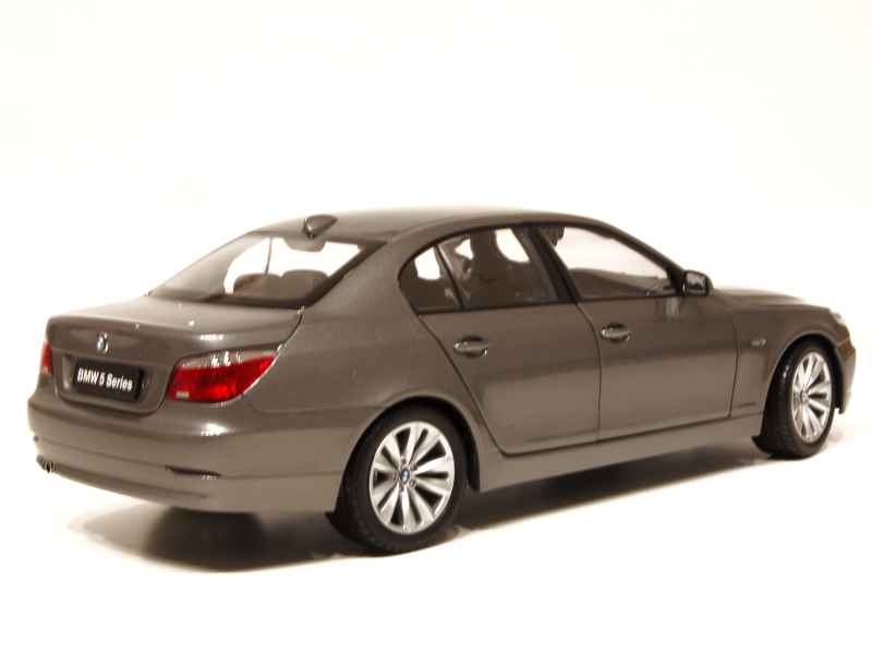 KYOSHO Facelift E60 BMW 550-i 5-Series Modellauto 1:18