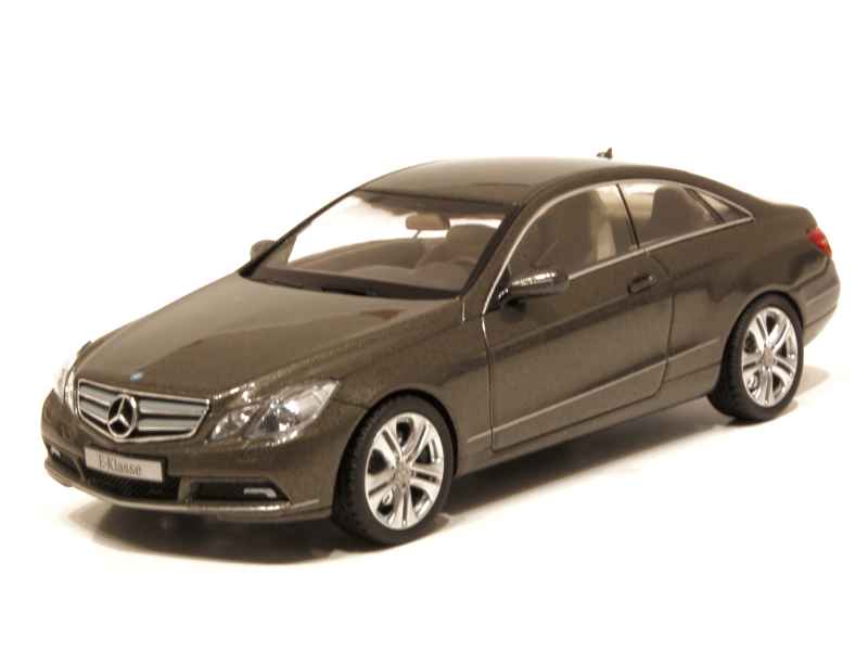 59278 Mercedes E Class Coupé/ C207 2009