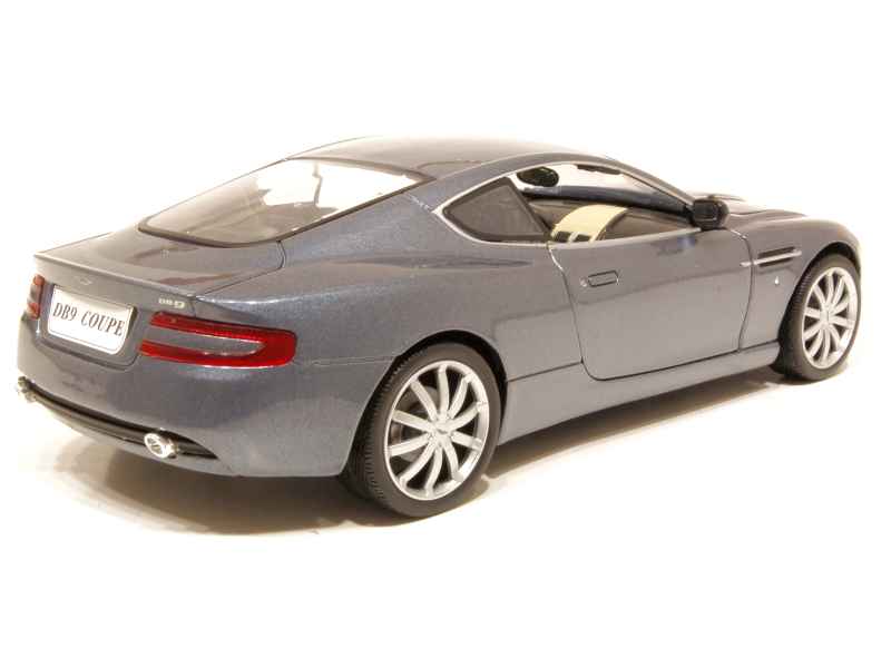 62242 Aston Martin DB9 2004