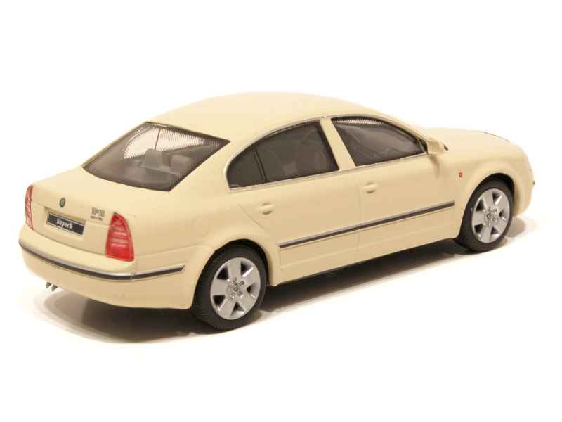 SKODA SUPERB 1/43 NOREV réf 840612 EUR 33,90 - FR
