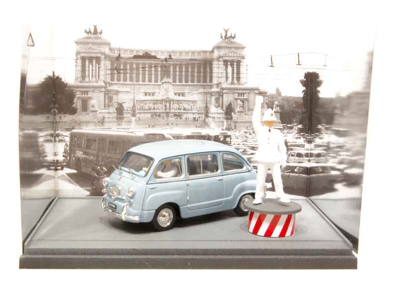 63225 Fiat 600D Multipla Piazza Venezia Roma