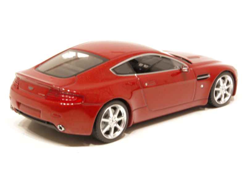 Aston Martin V8 Vantage 2005 – Minichamps 1/43 – Résine – Limited MIB