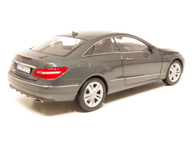 63954 Mercedes E Class Coup&eacute;/ C207 2009