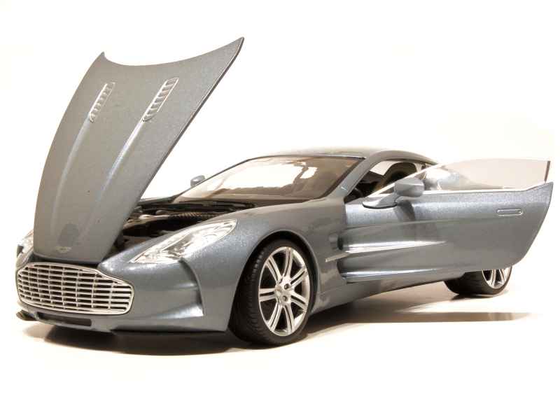 64775 Aston Martin One-77 2010