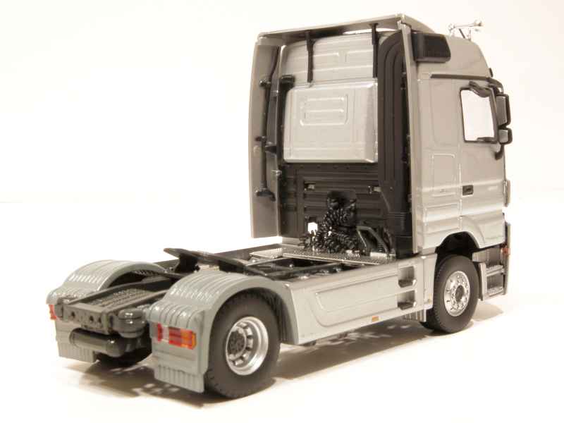 64893 Mercedes 1860 Actros Tracteur
