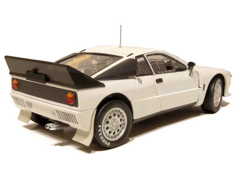 京商LANCIA 037 RALLY PRESENTATION 1:18 Lancia - 037 Rally Présentation - Kyosho - 1/18 - Autos Miniatures