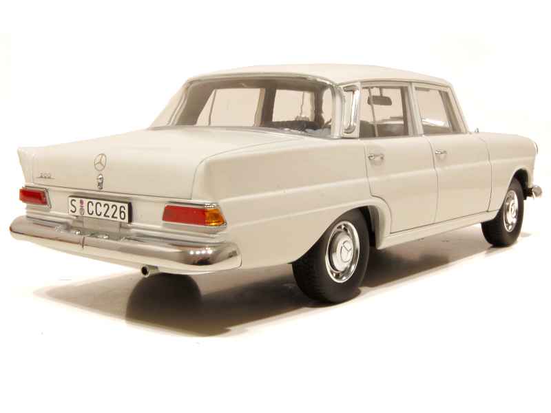 66444 Mercedes 200 Sedan/ W110 1964