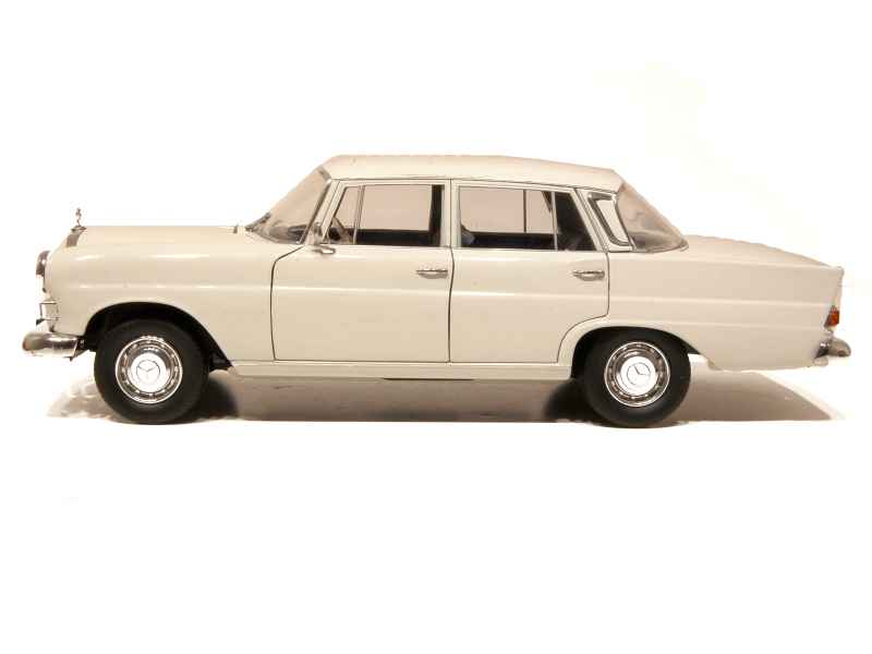66444 Mercedes 200 Sedan/ W110 1964
