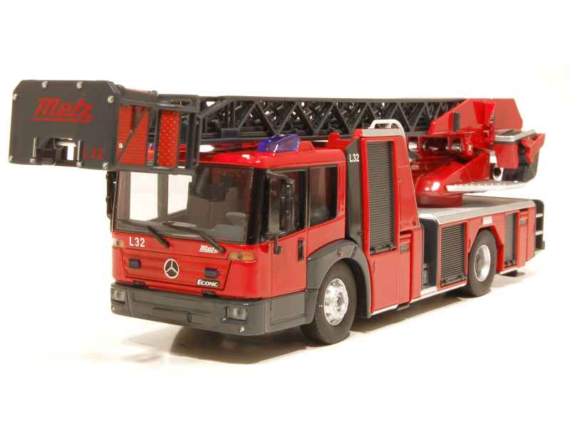 CAMION-ECHELLE DE POMPIER (FRANCE