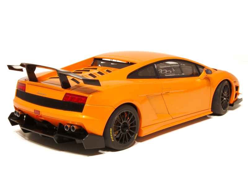 The 1/43 Lamborghini Gallardo LP560-4 from AUTOart, a review by