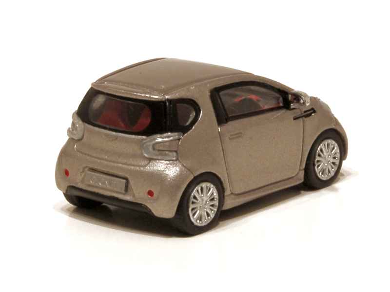 67223 Aston Martin Cygnet 2010