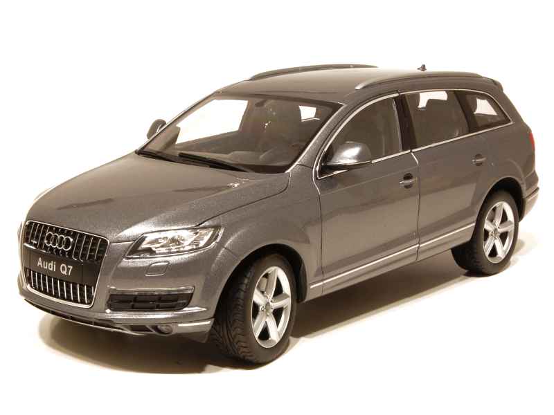 Audi q7 1 18