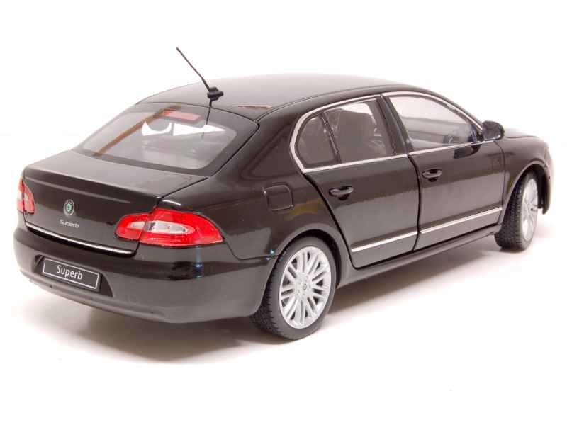 Miniature ABREX Skoda Superb II 1/18 – Noir Métal – 2009 – Collection