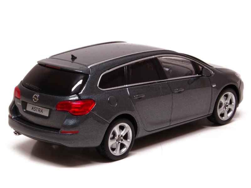 67966 Opel Astra J Sports Tourer 2011