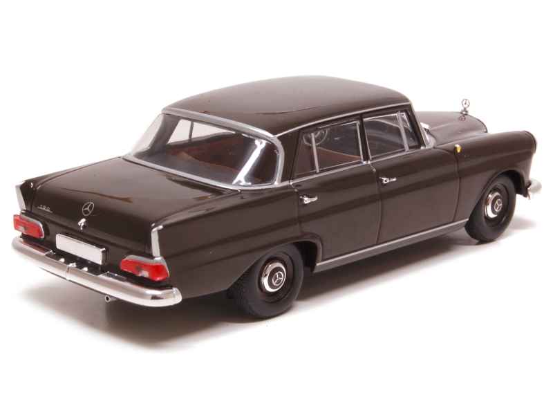 68437 Mercedes 190/ W110 1961