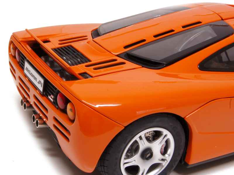 1/18 1993 McLAREN F1 Road car red Lim.750 Minichamps