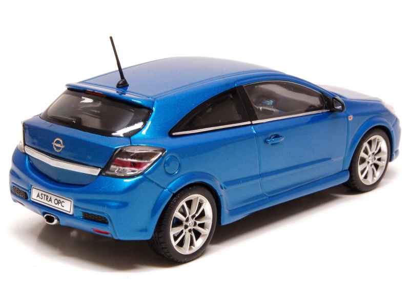 Opel Astra J 5-türig silbersee-met. Werbemodell Minichamps in der 1zu87