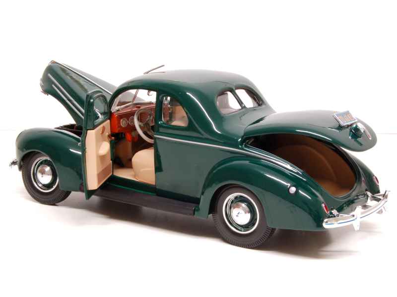 69725 Ford Deluxe Coupé 1939