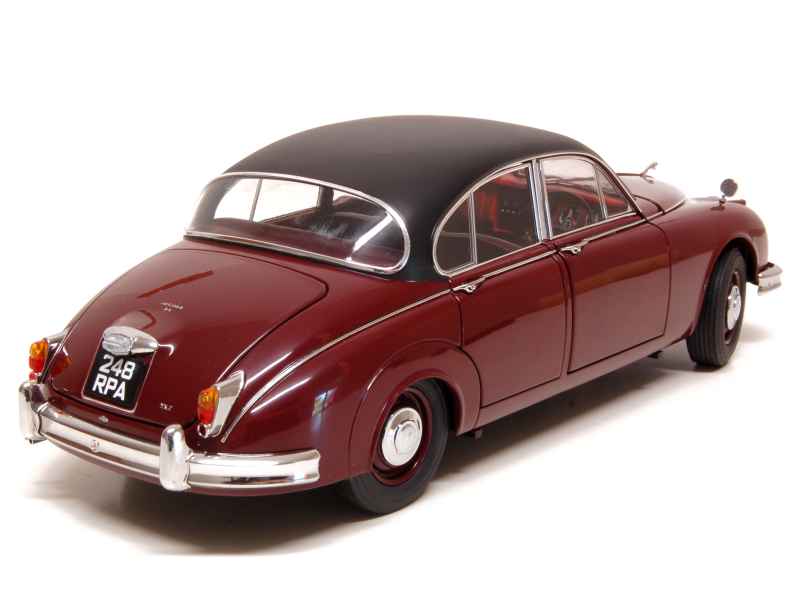 Renault 4L découvrable verte et toit noir