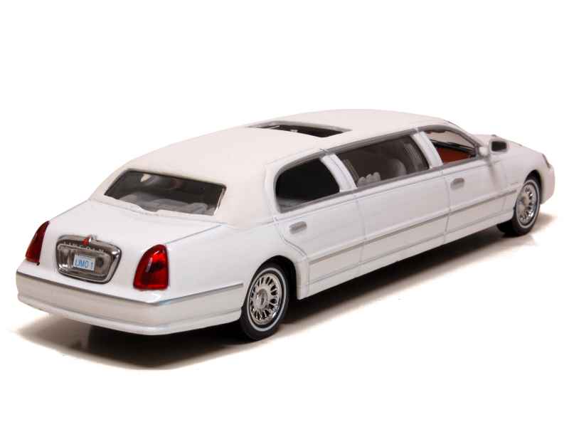 70261 Lincoln Town Car Limousine 2000