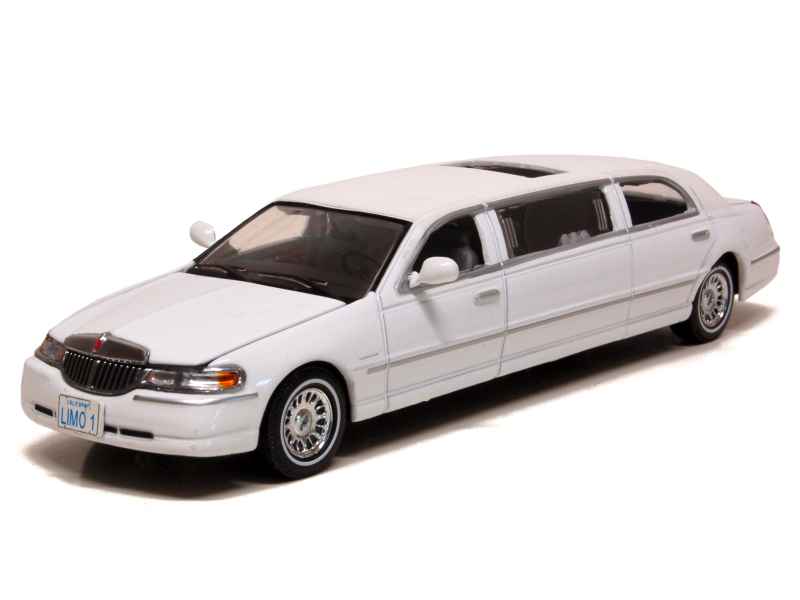 70261 Lincoln Town Car Limousine 2000