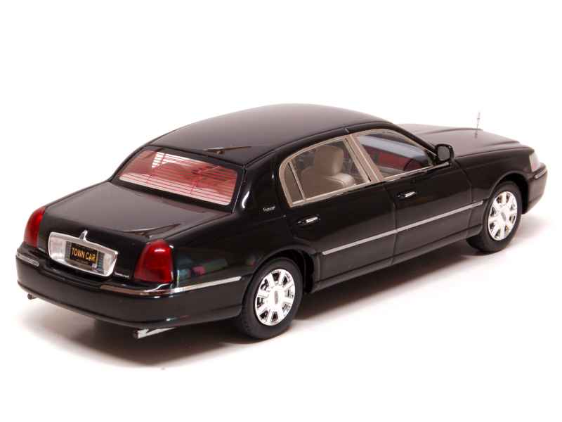 70461 Lincoln Town Car 2011