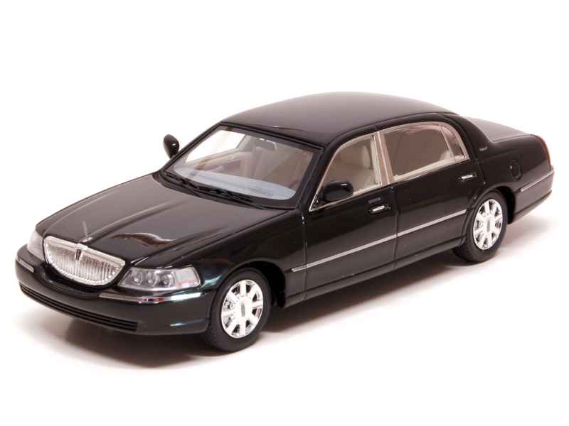 70461 Lincoln Town Car 2011