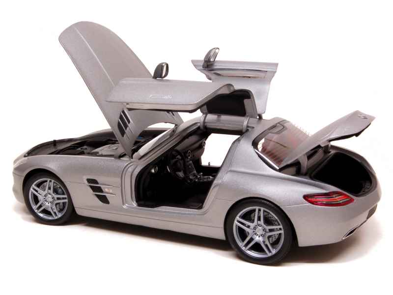 1 18 Mercedes-Benz SLS AMG C197 le-Mans-Rot Red Metallic - Minichamps 100039020 for sale online | UK
