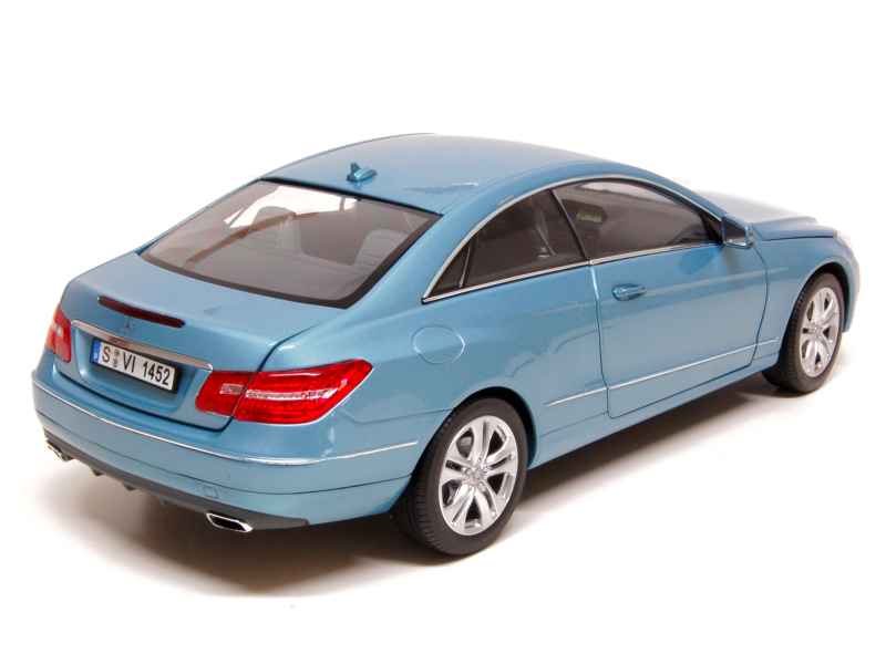 71056 Mercedes E Class Coup&eacute;/ C207 2009