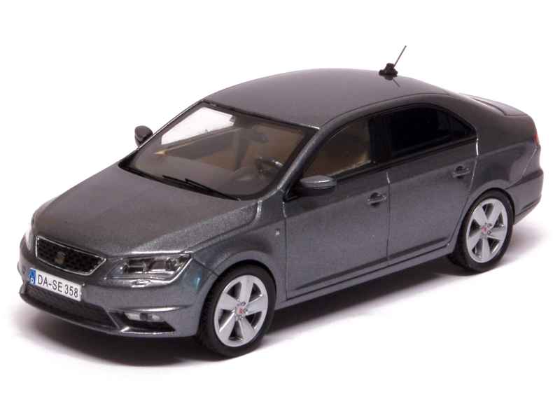 SEAT TOLEDO gris métallisé 1/43
