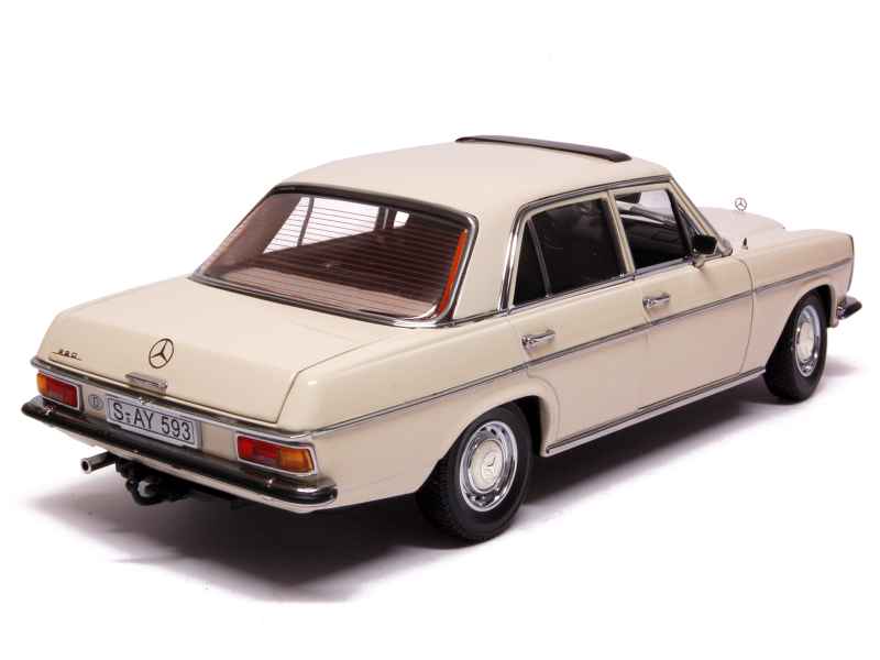 Modèle Réduit Mercedes 220 (W115) 1968 Blanche - Échelle 1:24 - Marque Welly