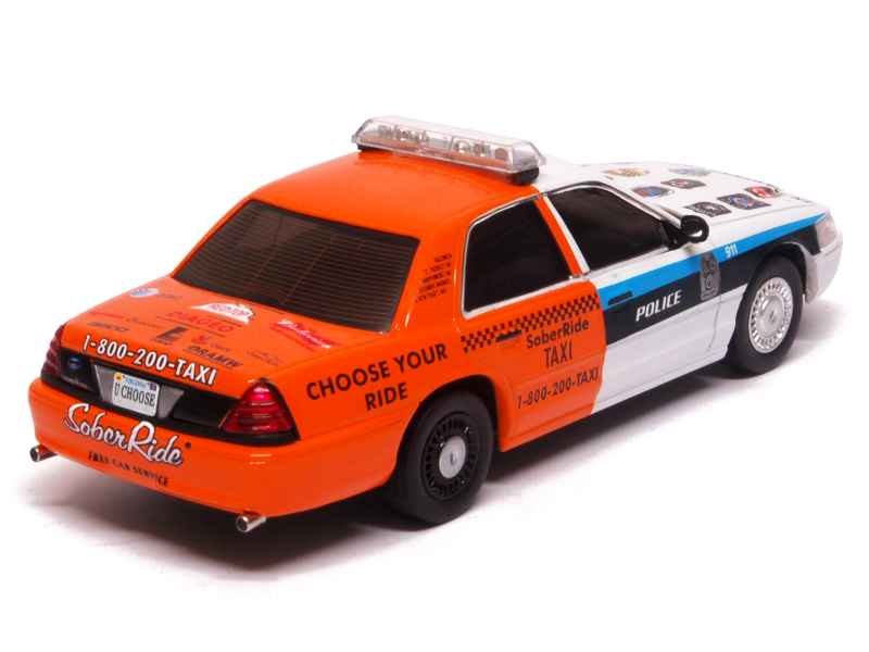 76326 Ford Crown Victoria Police 2012