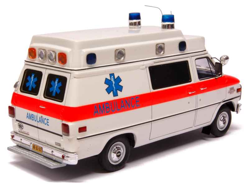 76872 Chevrolet G30 de Vries Ambulance