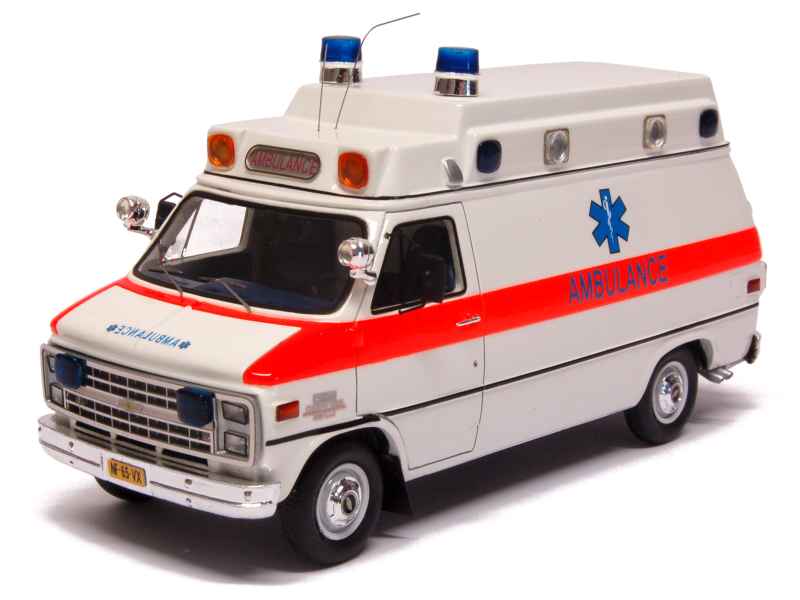 76872 Chevrolet G30 de Vries Ambulance