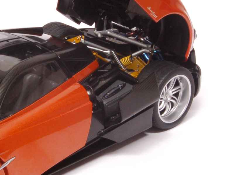 77366 Pagani Huayra 2012