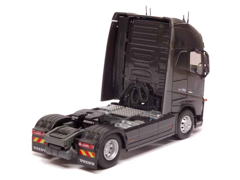 CAMIÓN TAMIYA RADIOCONTROLADO A ESCALA – VOLVO FH16 GLOBETROTTER 750