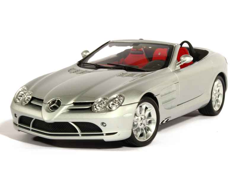 MERCEDES SLR McLAREN 2004 Balnc Linea Bianco MINICHAMPS 1:43 of ref