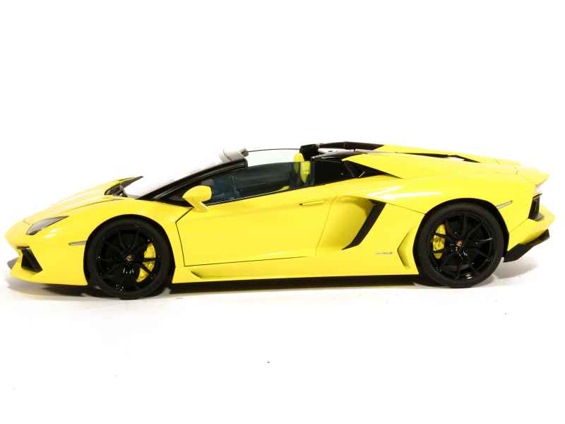 79122 Lamborghini Aventador LP 700-4 Roadster 2013