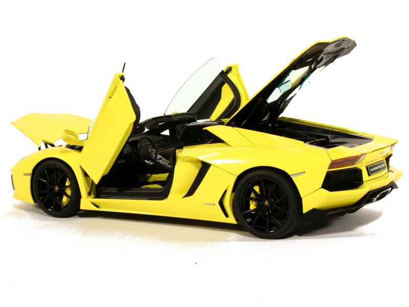 79122 Lamborghini Aventador LP 700-4 Roadster 2013